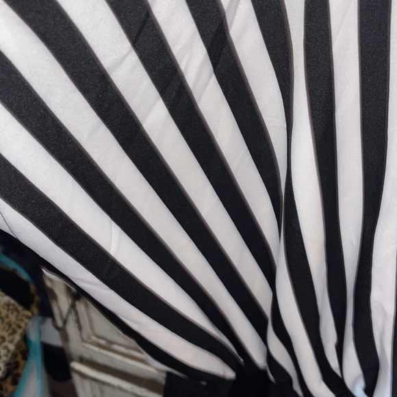 NWOT shein cute black and white striped romper size one x really cute - Picture 7 of 8